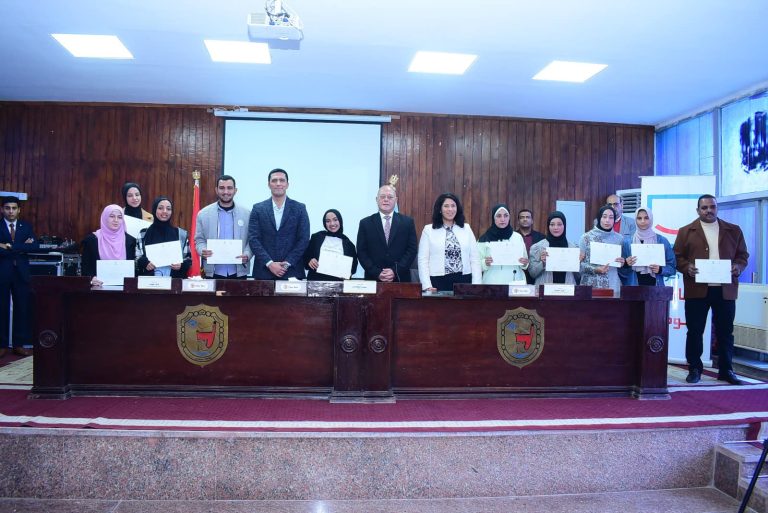 جامعة سوهاج تختتم برنامج “نجوم مصرية ستارز خطوات نحو تحقيق نجاح حقيقي والنعماني يكرم المتدربين