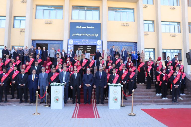 وزير التعليم العالي يفتتح كلية الطب وجراحة الفم والأسنان