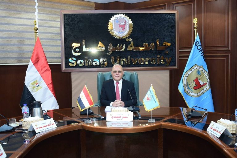 بتكلفة ٨ مليون جنيه..النعماني يعلن عن إنشاء أول حمام سباحة على أرض ملاعب جامعة سوهاج*