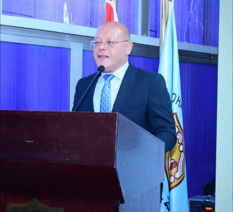 تزامناً مع قرب شهر رمضان.. النعماني يقرر صرف مكافاة ١٥٠٠ جنيه للعاملين بجامعة سوهاج