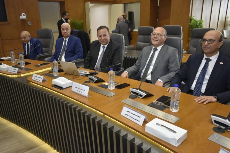 رئيس جامعة سوهاج يشارك في اجتماع مجلس الجامعات الأهلية بالعاصمة الادارية*