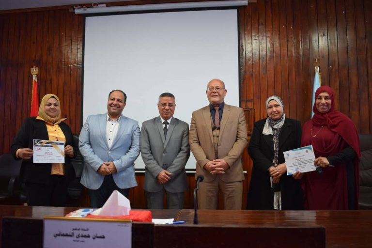 رئيس جامعة سوهاج يُكرم ٥٦٧ موظفًا بالجهاز الإداري في احتفالية ختام الدورات التدريبية لمبادرة بداية جديدة لبناء الإنسان”