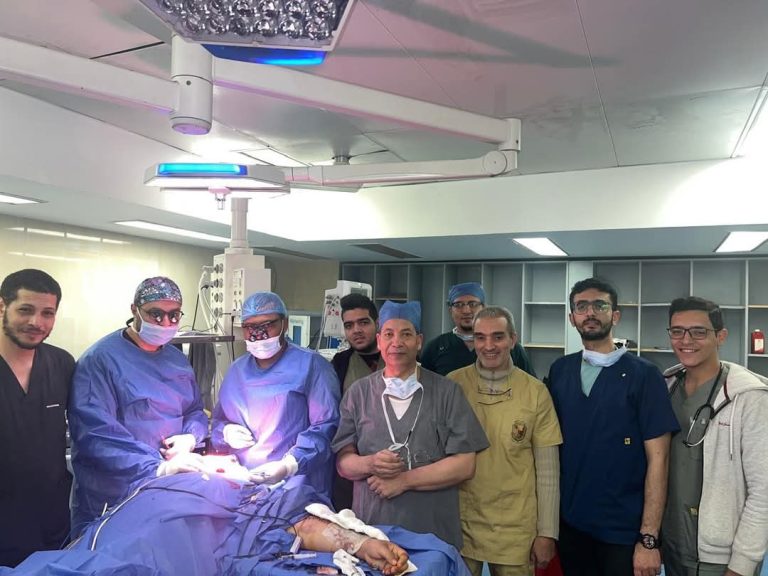 للقضاء علي قوائم الانتظار ..وحدة جراحة الوجه والفكين وأورام الرأس والرقبة بمستشفى سوهاج الجامعي تجري ٣٠ عمليه جراحية كبري خلال الاسبوع الأخير من شهر رمضان