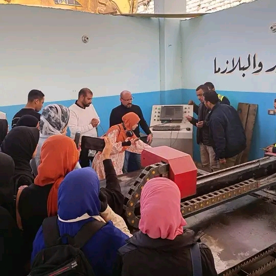 لتأهيلهم لسوق العمل قسم ميكانيكا إنتاج بكلية التكنولوجيا والتعليم بسوهاج تنظم زيارة ميدانية للطلاب لمصنع تشكيل المعادن