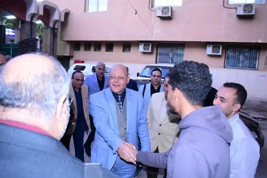 كعادته السنوية النعماني يحرص علي مشاركة المرضي وذويهم الإفطار في أول أيام رمضان بالخيمة الرمضانية بمستشفى سوهاج الجامعي