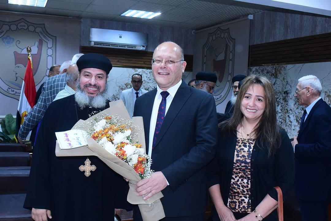 في تقليد سنوي ..وفد من القساوسة يزور جامعة سوهاج لتهنئة النعماني بعيد الفطر المبارك