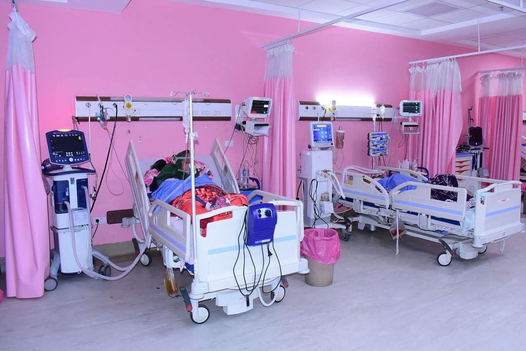 مستشفى الطوارىء بجامعة سوهاج تستقبل ١٣٠٢ حالة خلال عطلة عيد الفطر منهم ٣٦٧ حالة تدخل جراحي