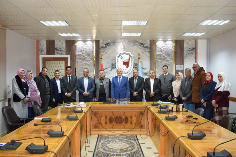 جامعة سوهاج تعقد اجتماعاََ تحضيرياََ مع جهاز تنمية المشروعات المتوسطة والصغيرة لدعم المشروعات الصناعية بالمحافظة