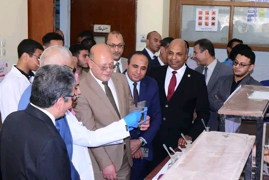 ٤٠ تجربة تطبيقية فى الكيمياء بالمعرض العلمي البحثي الاول لطلاب كلية علوم بسوهاج والنعماني يشيد بما انتجه الطلاب من تجارب علمية مبتكرة