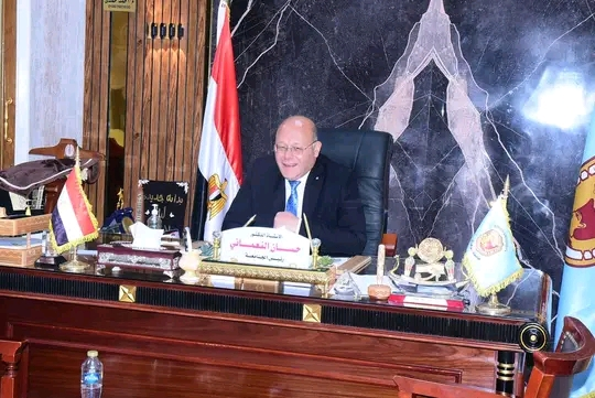 تزامنا مع فرحة العيد رئيس جامعة سوهاج يجري اتصالات هاتفية بأوائل الكليات ويزف خبر تكليف ٤٣ معيد بكليات العلوم، التربيه النوعية، التربية الرياضية، الالسن و الاثار