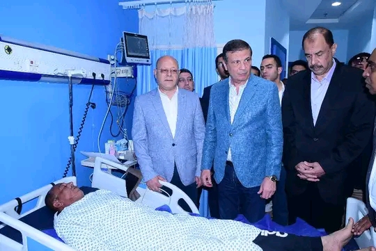 النعماني يستقبل وزير الزراعه خلال زيارته لمستشفي سوهاج الجامعي للاطمئنان علي مسئول حماية الأراضي بالإدارة الزراعية عقب تعرضه للاصابه اثناء تاديه عمله