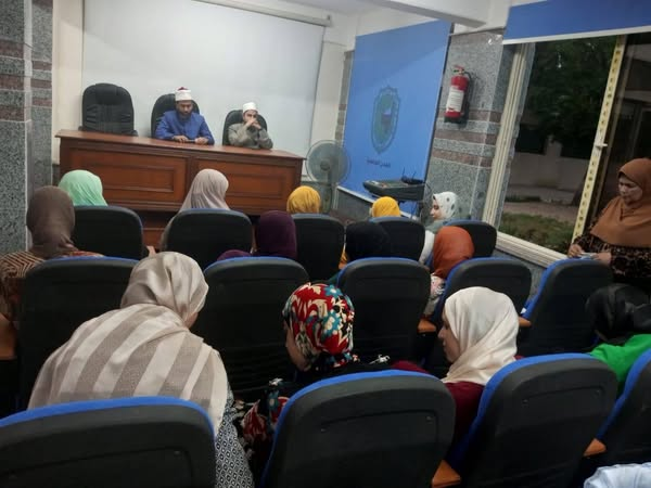 *مدن سوهاج الجامعية تنظم ندوة توعوية للطالبات بعنوان “أسرة مستقرة = مجتمع آمن”*