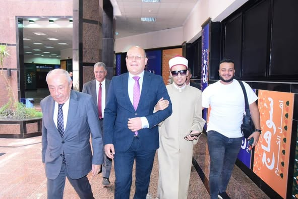 *رئيس جامعة سوهاج ونقيب مهندسين مصر يشهدان حفل تخرج دفعة جديدة من خريجي كلية الهندسة*