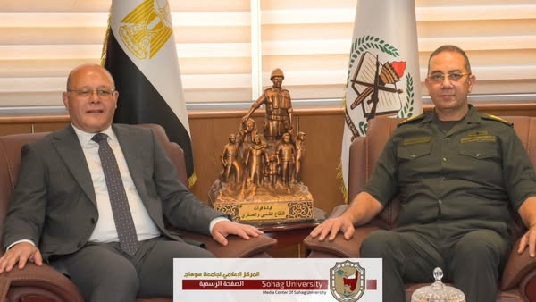 رئيس جامعة سوهاج يهنيء اللواء أركان حرب هشام حسني لتوليه منصب قائد قوات الدفاع الشعبى والعسكرى