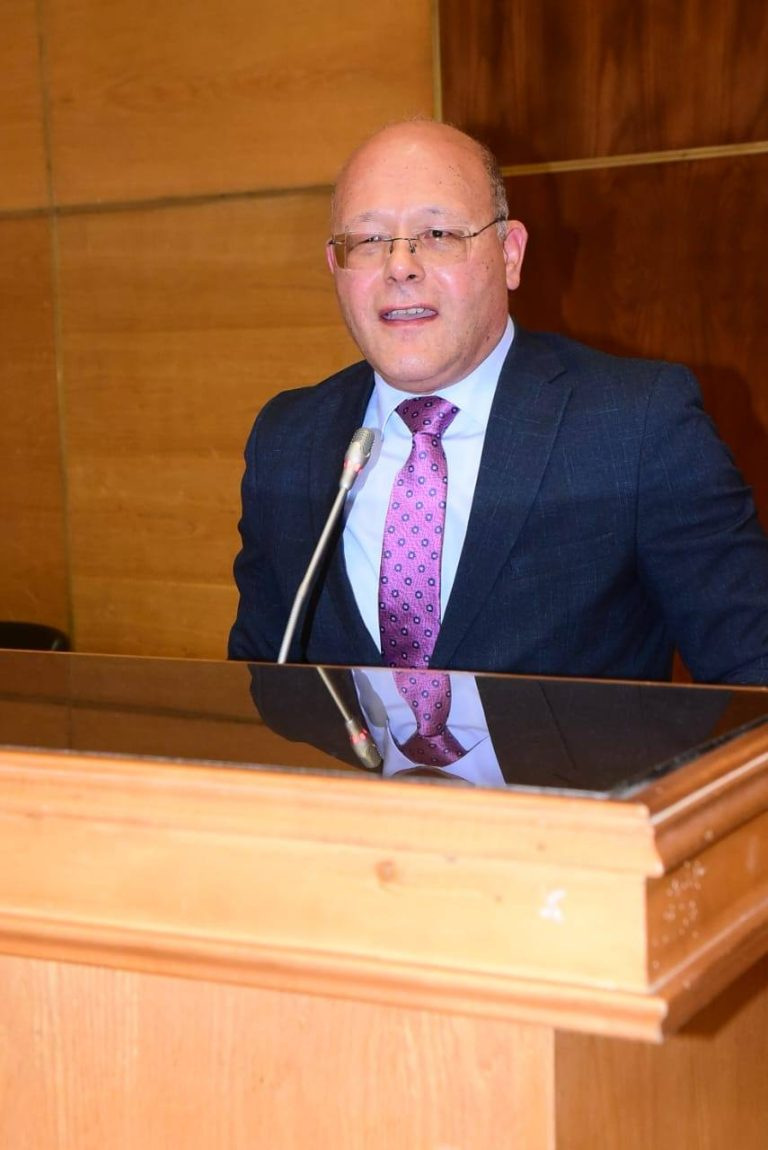 رئيس جامعة سوهاج يهنئ مؤسسه الأهرام على مرور ١٥٠ عام من العمل الصحفى الرائد