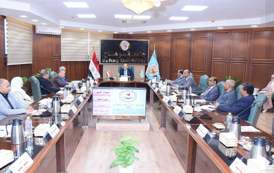 مجلس جامعة سوهاج يقرر إعفاء أبناء الشهداء والمصابين من الرسوم الدراسية بنسبة ١٠٠%، وتسكين طلاب الجامعة الأهلية المغتربين بالمدن الجامعية