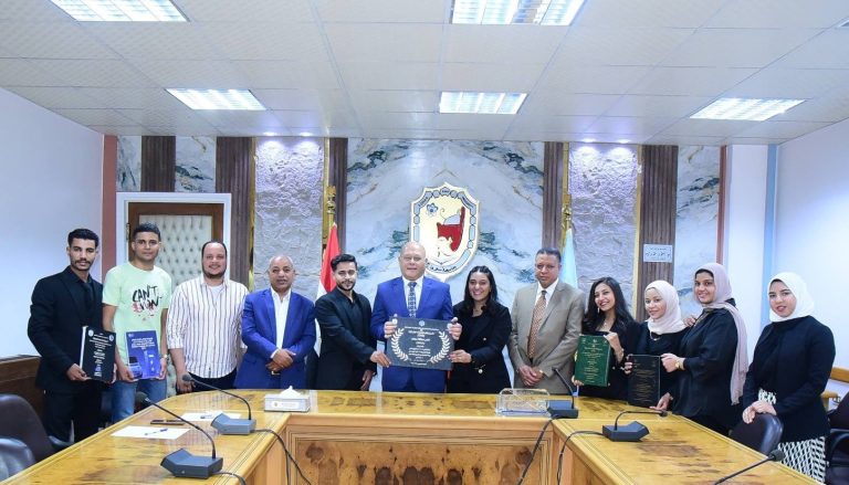 طلاب برنامج المساحة بآداب سوهاج يصممون “أطلس لمحافظة سوهاج” و”تخطيط مكاني بإستخدام gis