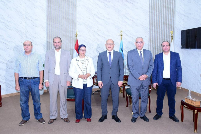 رئيس جامعة سوهاج ورئيس معهد تكنولوجيا المعلومات يناقشان طرح برامج تدريبية جديدة تؤهل الشباب لمواكبة عصر الذكاء الاصطناعي والتحول الرقمي