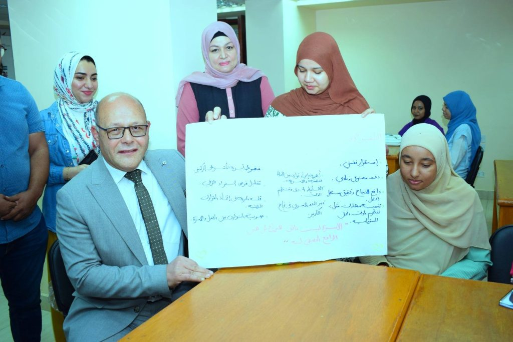 رئيس جامعة سوهاج يتفقد ختام المسار التدريبي الأول لمبادرة كن مستعدًا ويؤكد الجامعة تواصل العمل على تعزيز جاهزية طلابها لخوض سوق العمل بثقة وكفاءة