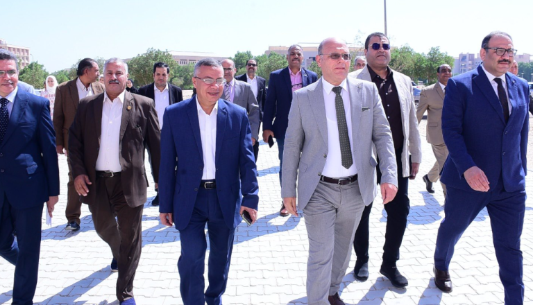 مع بدء اول بوم دراسي بجامعة سوهاج الأهلية النعماني يعقد لقاء بطلاب كليه الطب