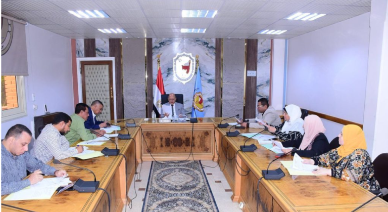 رئيس جامعة سوهاج يجتمع بمجلس ادارة المدن الجامعية ويحدد آليات تسكين الطلاب الجدد