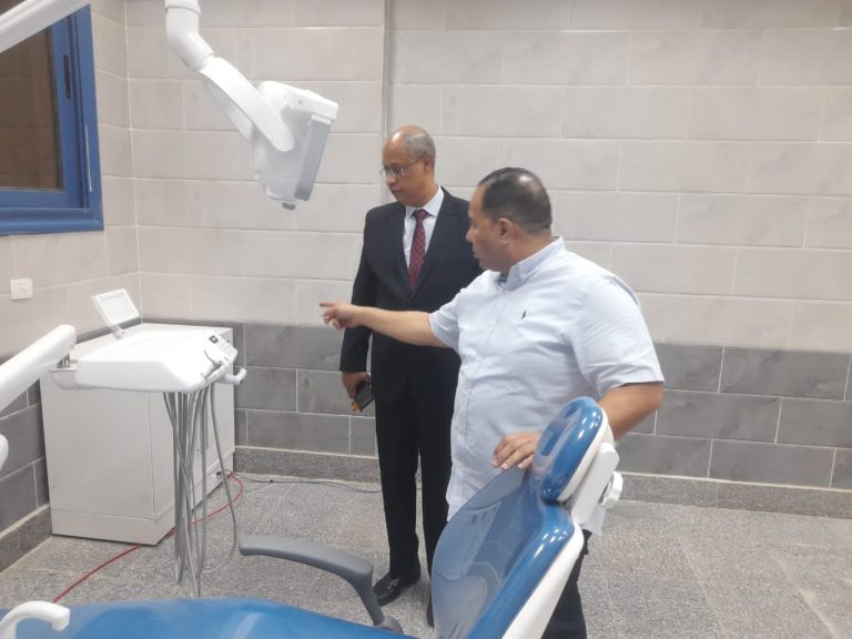 نائب رئيس جامعة سوهاج لشئون التعليم والطلاب يزور كلية طب وجراحة الفم والأسنان