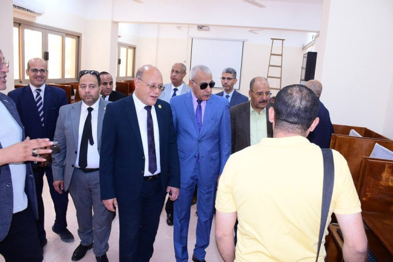 النعماني يؤكد تجهيزات تقنية متطورة فى معامل الحاسب الآلي بجامعة سوهاج الأهلية