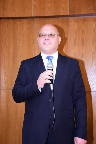 النعماني مع طلابه… وسط تفاعل وانضباط اكاديمي يملأ قاعات المحاضرات بجامعة سوهاج الأهلية