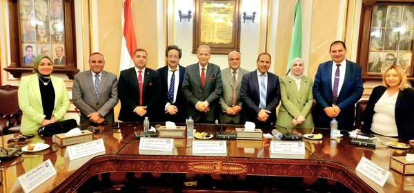 جامعة سوهاج تؤكد على دورها الريادي في مجال محو الأمية خلال اجتماع اللجنة العليا”