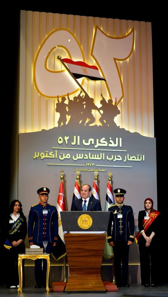 برفقة القيادة السياسية رئيس جامعة سوهاج يُشارك في تخليد ملحمة أكتوبر بالندوة التثقيفية الـ 42