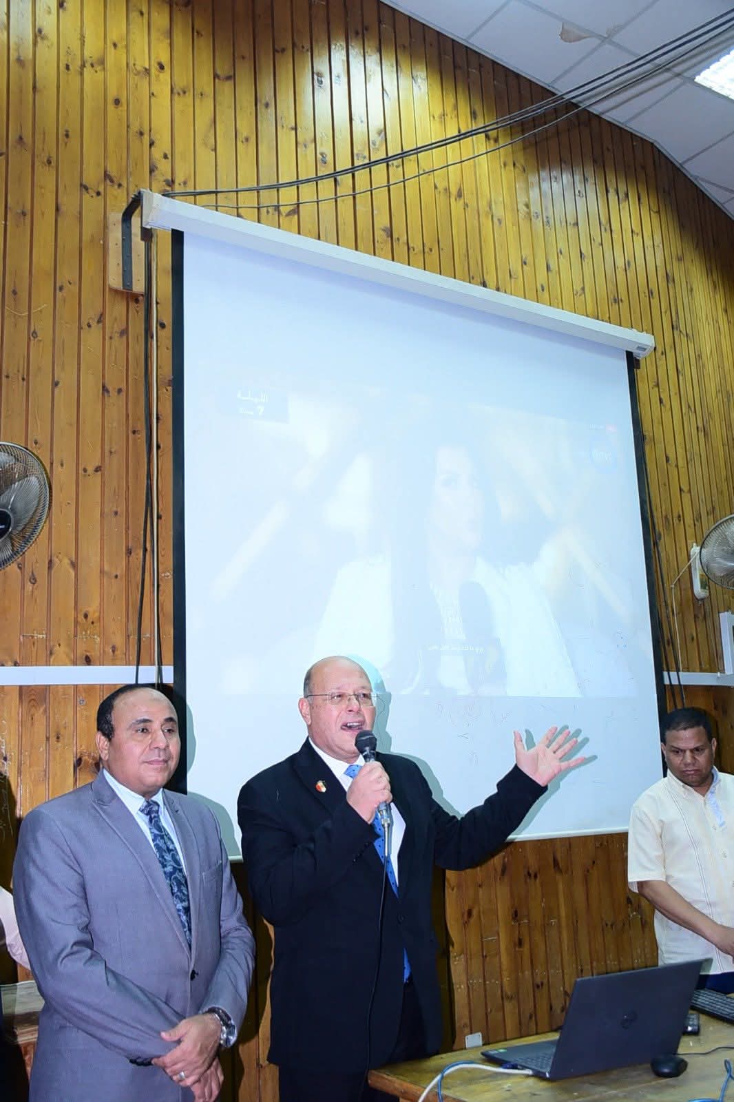 جامعة سوهاج تتحول الي ساحه للاحتفال الوطني ..النعماني وطلابه يشاهدون البث المباشر لافتتاح المتحف المصري الكبير أمام الشاشات العملاقة