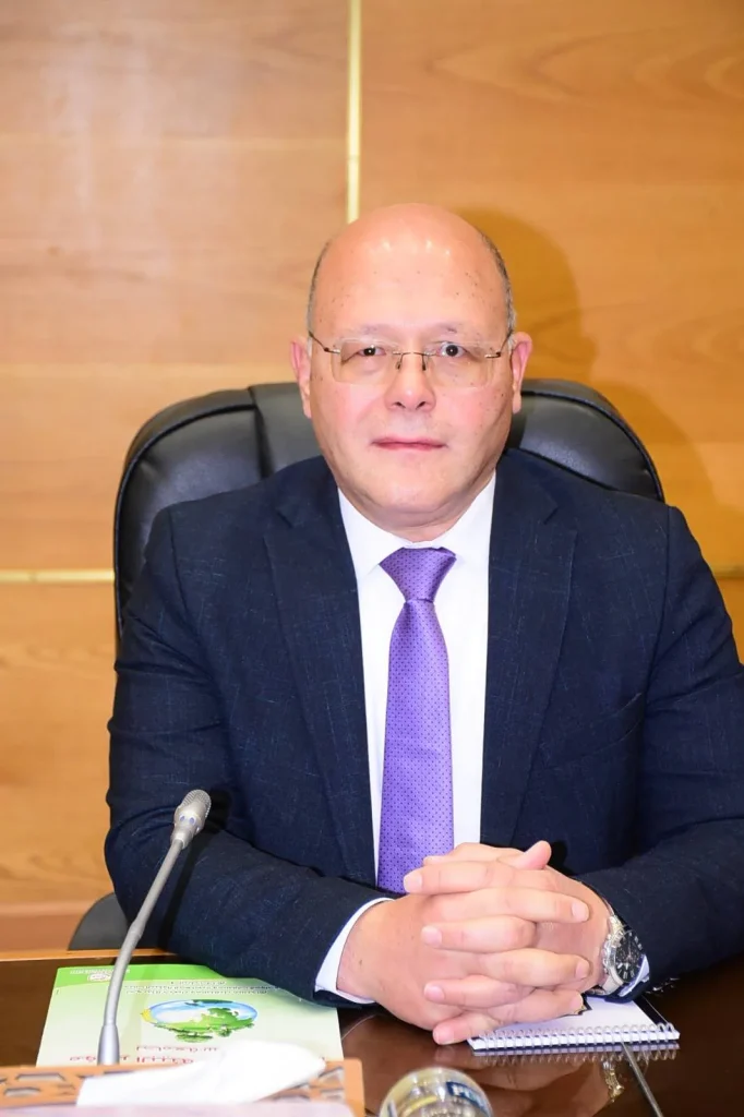 جامعة سوهاج تنجح في تسويق خدماتها للطلاب للوافدين إلكترونيًا بثلاث لغات العربية والإنجليزية، والفرنسية*