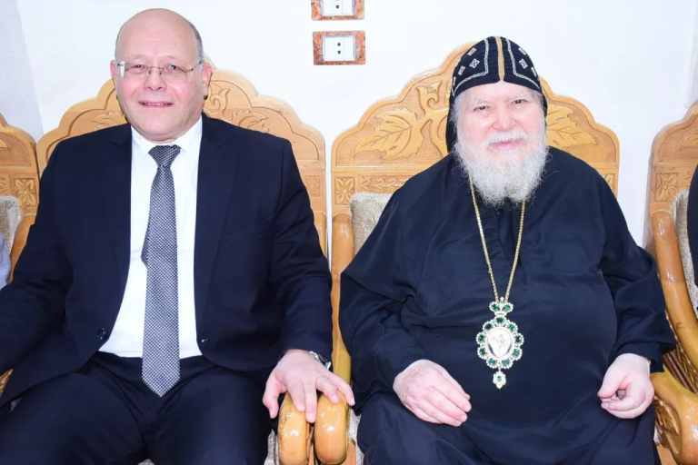 النعماني يبعث برسائل المحبة من داخل الكنائس في عيد القيامة