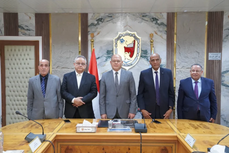 ٨أساتذة يتقدمون للترشح لمنصب عميد كلية الآداب بجامعة سوهاج