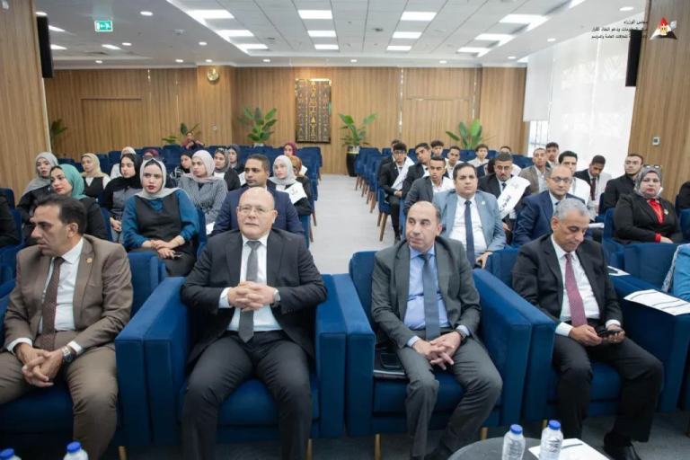 جامعة سوهاج تواصل ربط طلابها بالمؤسسات الوطنية بزيارة لمركز المعلومات ودعم اتخاذ القرار بمجلس الوزراء