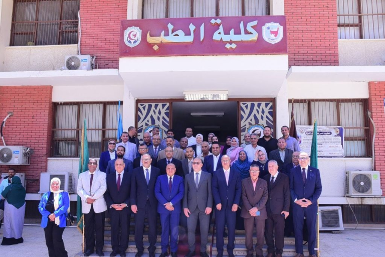 رئيس جامعة سوهاج يشهد إحتفالية كلية الطب بتجديد الحصول على الاعتماد للمرة الثالثة ويكرم القائمين على هذا النجاح المتميز