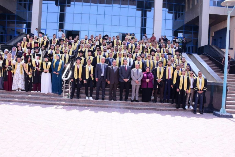 جامعة سوهاج تحتفل بتخريج دفعه جديدة من مهندسي المستقبل