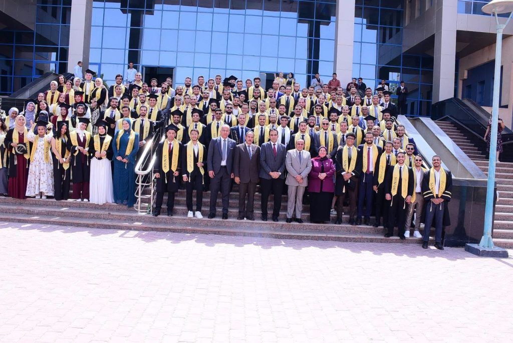جامعة سوهاج تحتفل بتخريج دفعه جديدة من مهندسي المستقبل