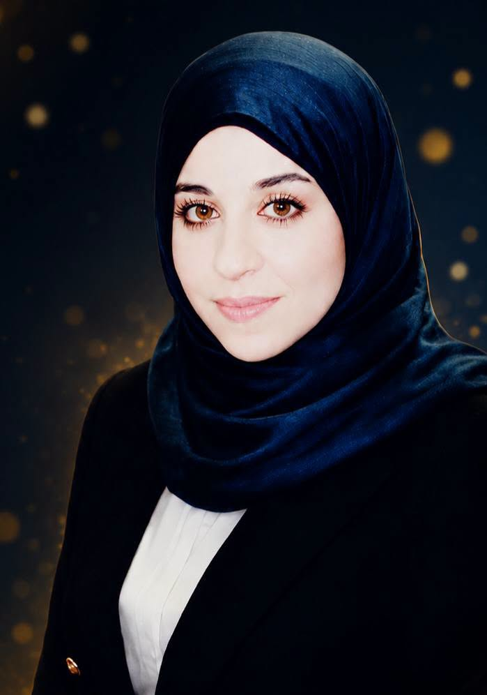 رئيس جامعة سوهاج يهنئ الدكتورة ولاء عبده بكلية التربية لحصولها على جائزة الدولة التشجيعية في الفنون