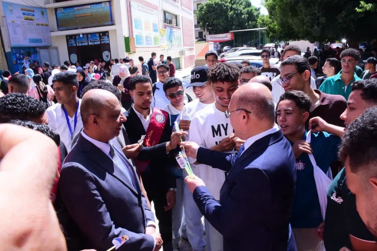 في كرنفال طلابي مميز..النعماني يشارك طلاب كلية علوم سوهاج فرحة انطلاق العام الدراسي