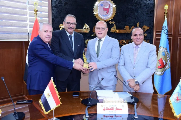 *الطب البشري المركز الاول والعلوم الثاني.. جامعة سوهاج تعلن نتائج مسابقة أفضل كلية في خدمة المجتمع والنعماني يكرم الفائزين*